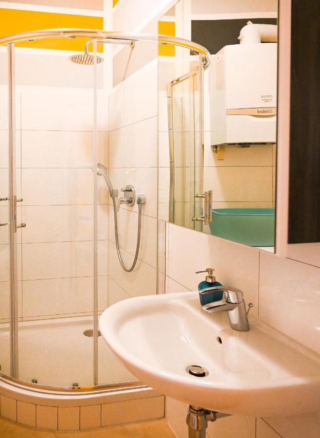 Backpacker Apartment Schoenbrunn Vienna Exterior photo