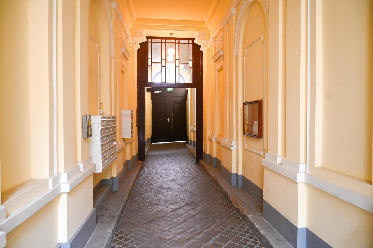 Backpacker Apartment Schoenbrunn Vienna Exterior photo
